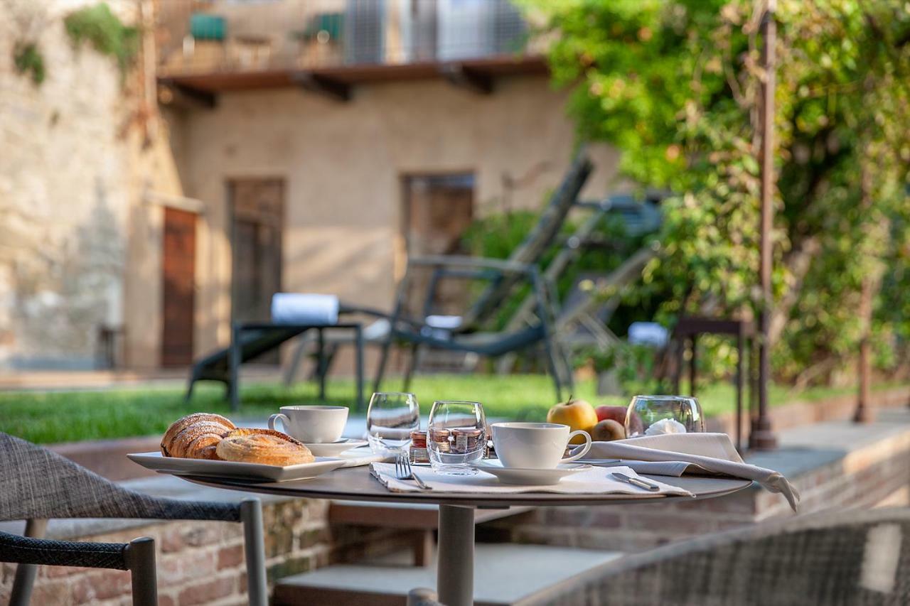 Il Cortile Di San Michele Bed & Breakfast Guarene Luaran gambar