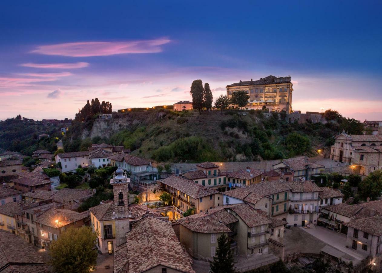Il Cortile Di San Michele Bed & Breakfast Guarene Luaran gambar